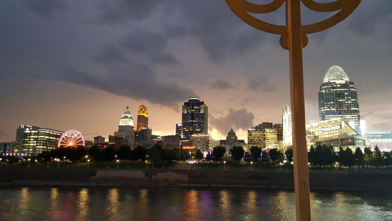 Holiday Inn Express & Suites Cincinnati Riverfront By Ihg Covington Kültér fotó