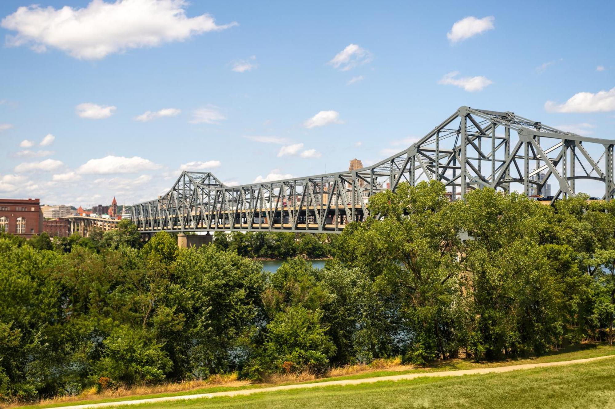 Holiday Inn Express & Suites Cincinnati Riverfront By Ihg Covington Kültér fotó