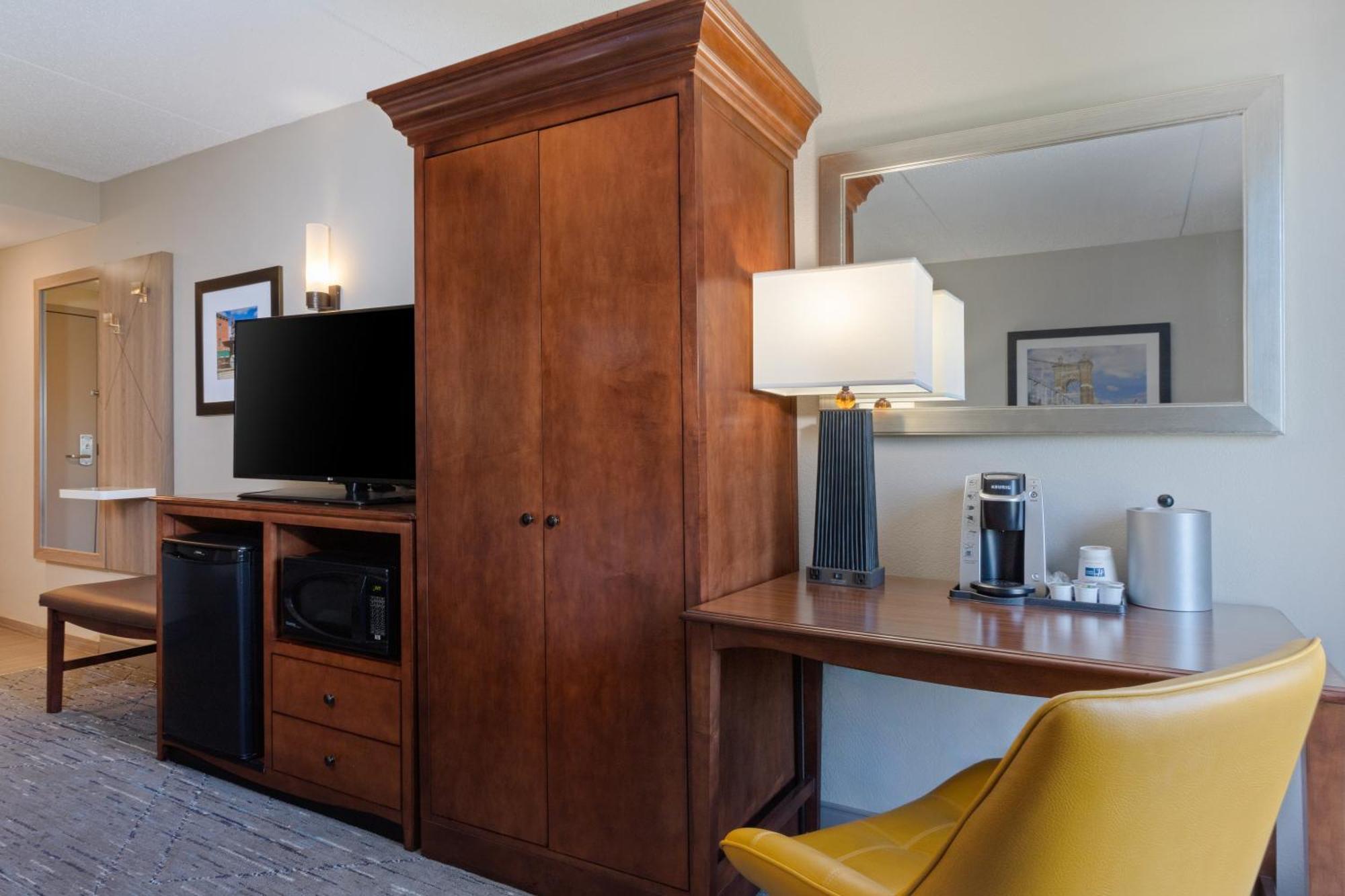 Holiday Inn Express & Suites Cincinnati Riverfront By Ihg Covington Kültér fotó