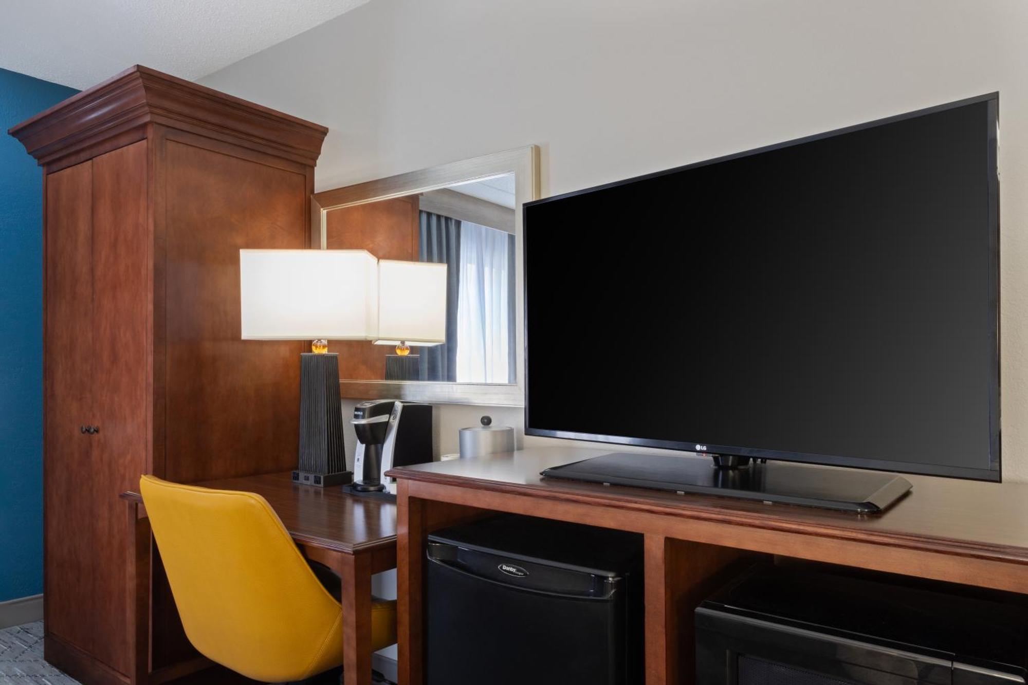 Holiday Inn Express & Suites Cincinnati Riverfront By Ihg Covington Kültér fotó