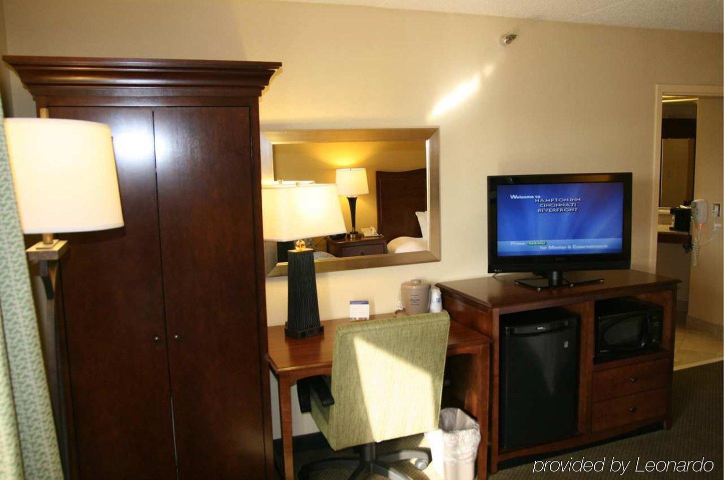 Holiday Inn Express & Suites Cincinnati Riverfront, An Ihg Hotel Covington Szoba fotó